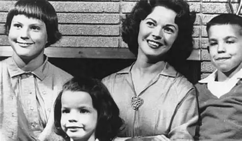 Linda Susan Agar Siblings